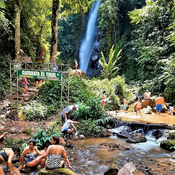 Foto Tours Metro Chanchamayo. Catarata El Tirol se encuentra en San Ramón, Chanchamayo, La Selva Central de Perú.