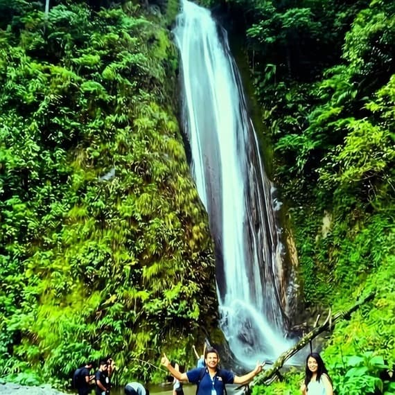 Tours Metro Chanchamayo. PAMPA HERMOSA. Catarata Elena o Escondida en Nueva Italia, Chanchamayo, (La Selva Central), Región Junín.