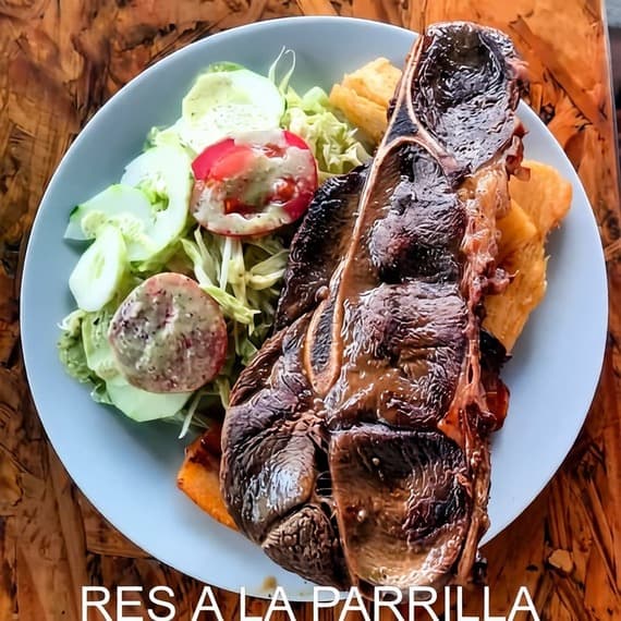 Tours Metro Chanchamayo. Comida Típica de Oxapampa, La Selva Central de Perú. Parrilla de res.