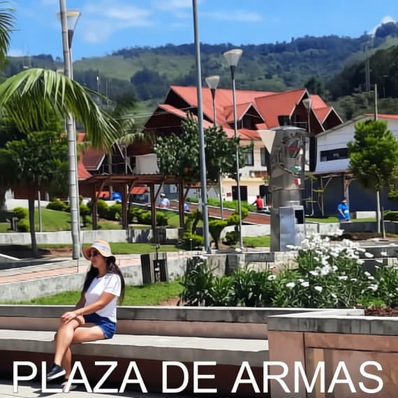 Foto Tours Metro Chanchamayo. Plaza de armas de Villa Rica. Oxapampa. La Selva Central de Perú.