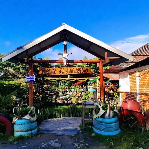 Restaurante turístico en la finca El Encuentro, en Villa Rica. Oxapampa. La Selva Central.